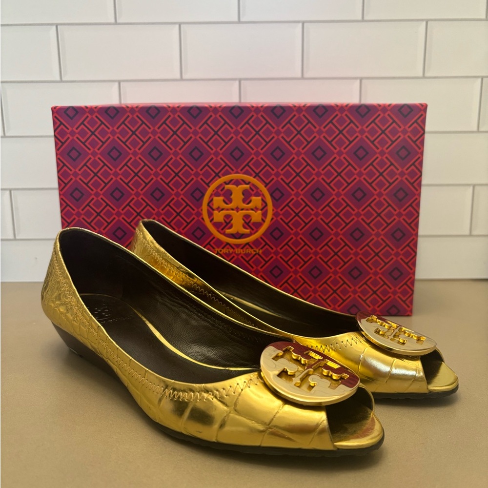 GOLD TORY BURCH PEEP TOE WEDGE